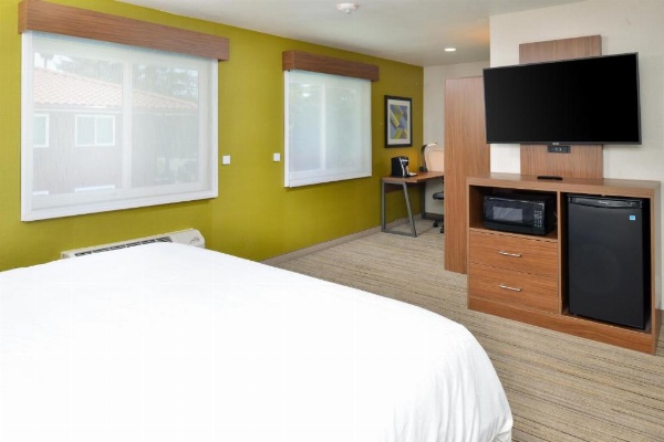 Holiday Inn Express Santa Rosa North image 12