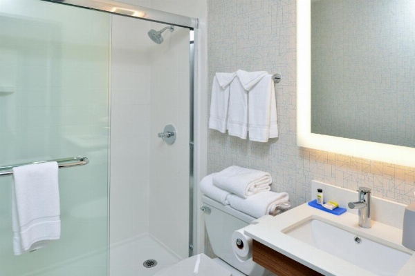 Holiday Inn Express Santa Rosa North image 14